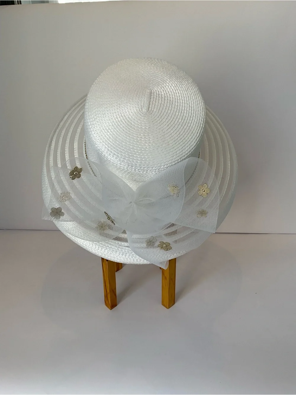 Elegant White Wide-Brim Church Hat with Net Lace Bow and Gold Floral Accent
